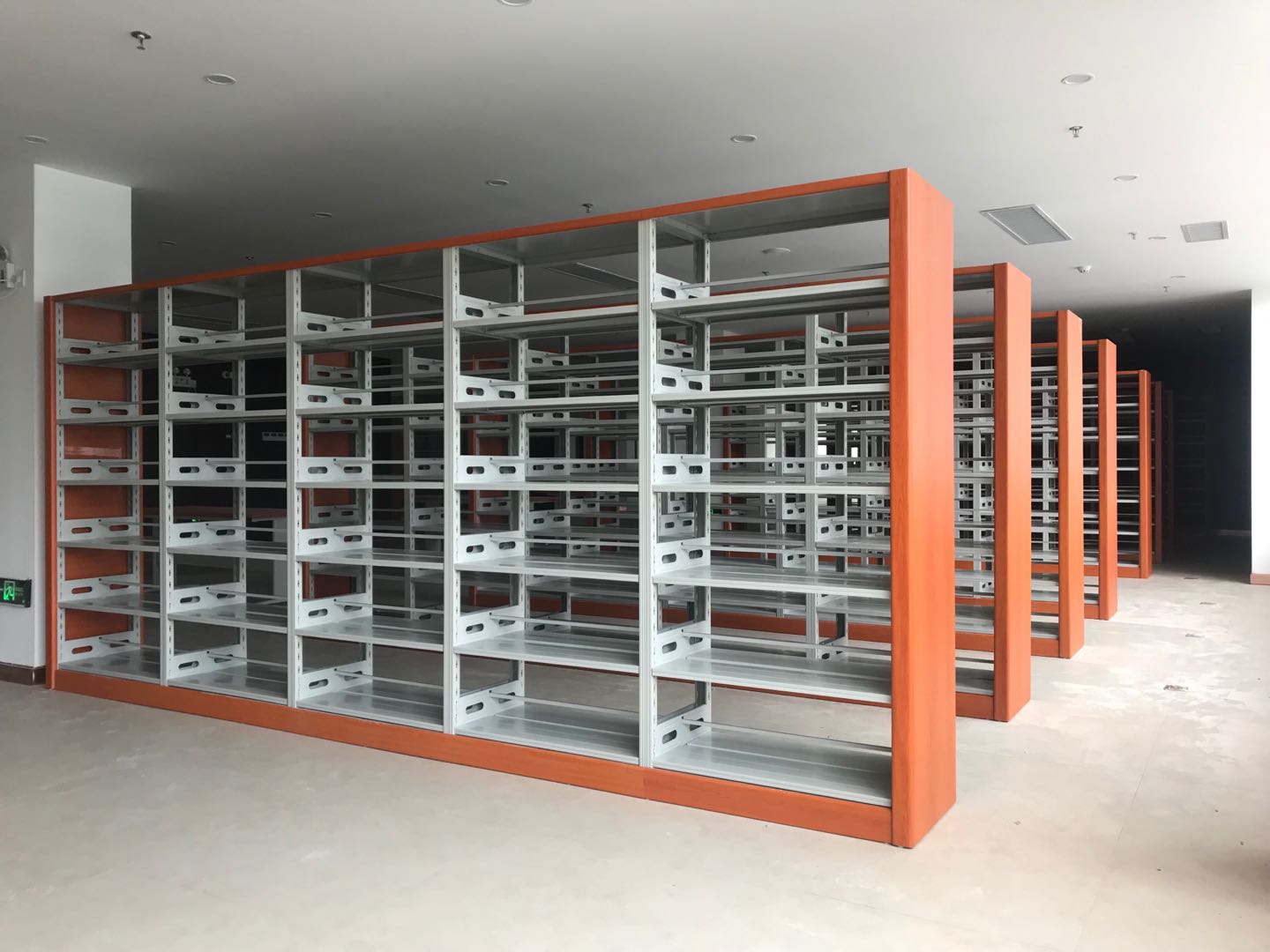華南理工大學(xué)圖書架
